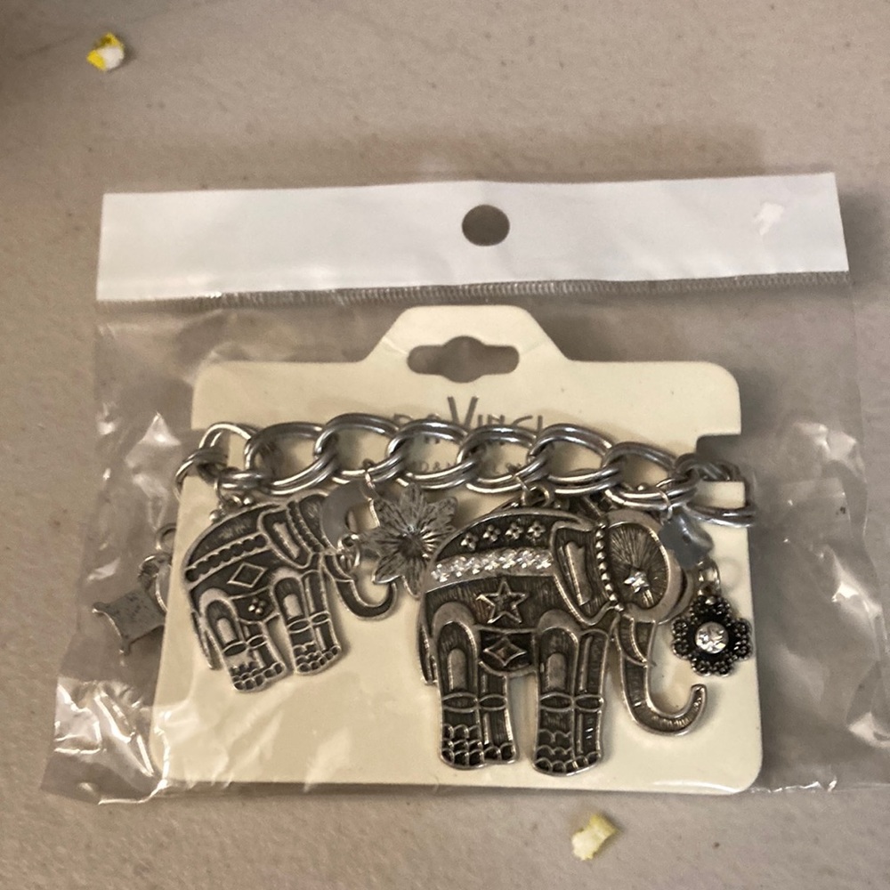 DaVinci lead & nickel safe elephant bracelet